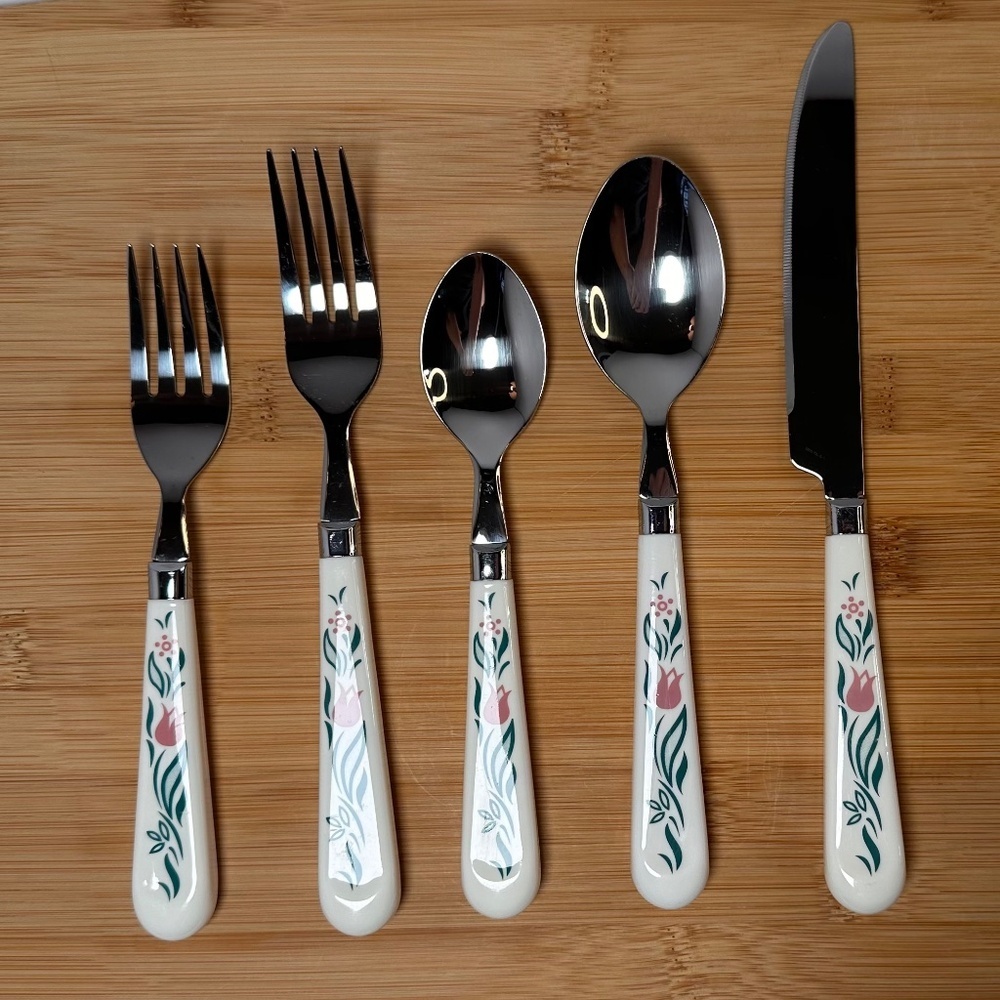Vintage English Floral Flatware Set – Pink Tulip Handles (19 pcs) - Picture 4 of 15